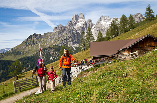 Familie beim Wandern in Filzmoos © TVB Filzmoos, Andy Kocher