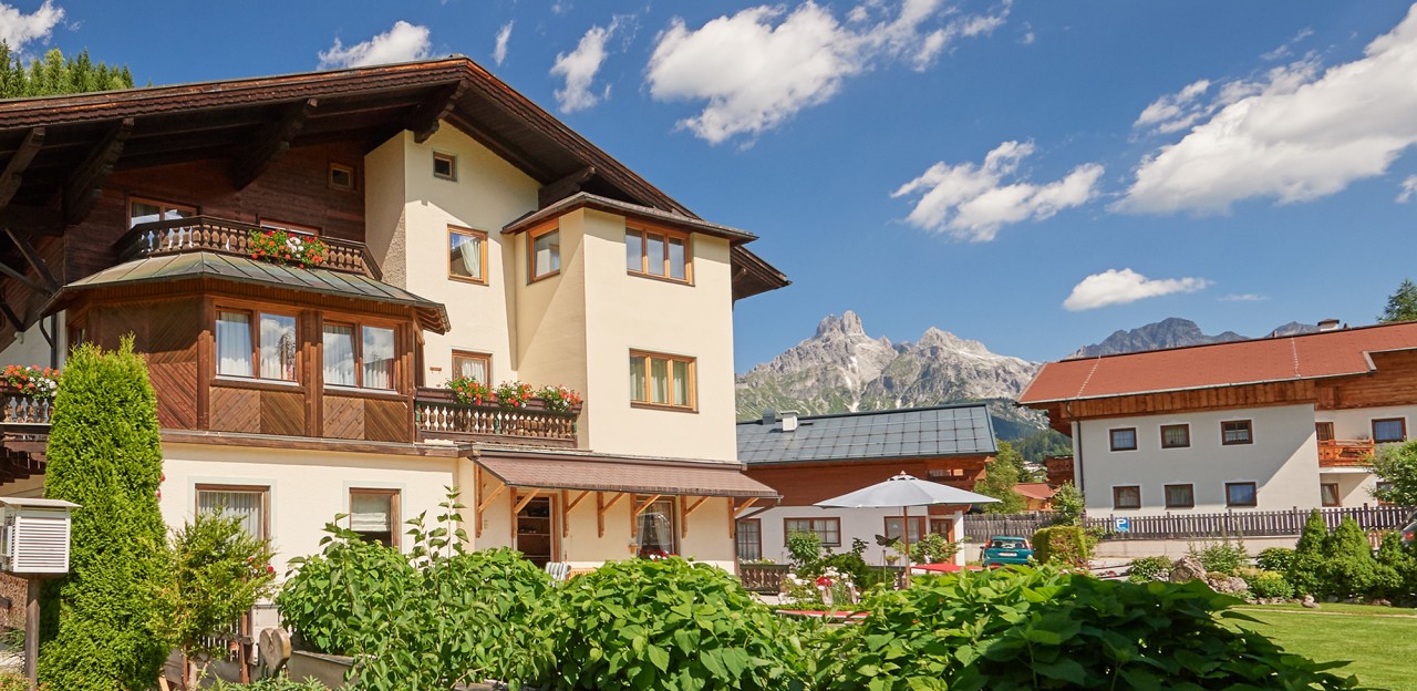 Edelweiss Filzmoos Hausfoto, Blick auf die Bischofsmütze
